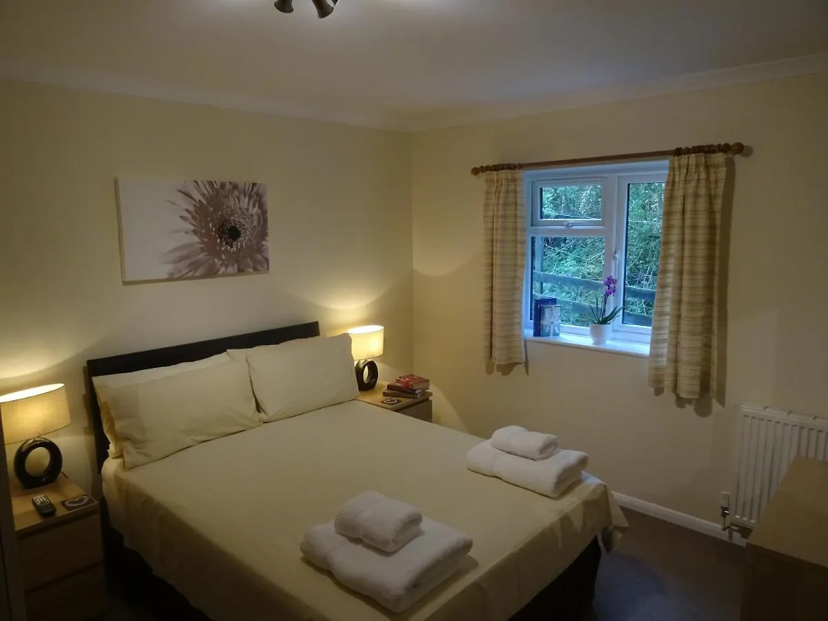 Alpine Park Cottages Aylesbeare Apartment